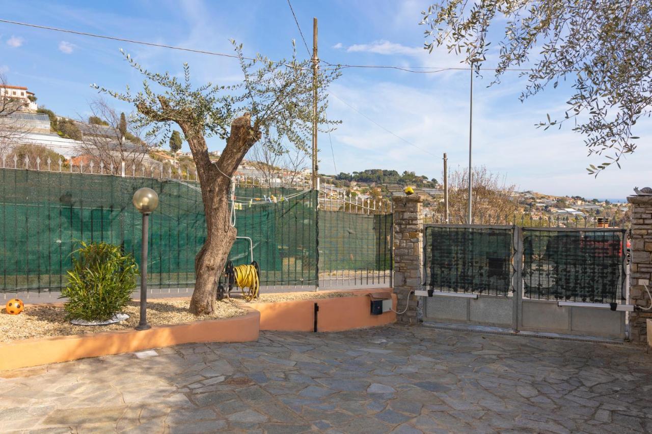 Leto'S Apartment In Sanremo - Parking & Garden Exterior foto